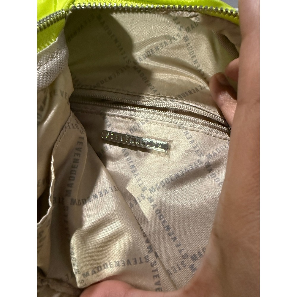 Steve Madden Neon green Quilted Sling Bag Crossbody Fanny - Picture 4 of 4